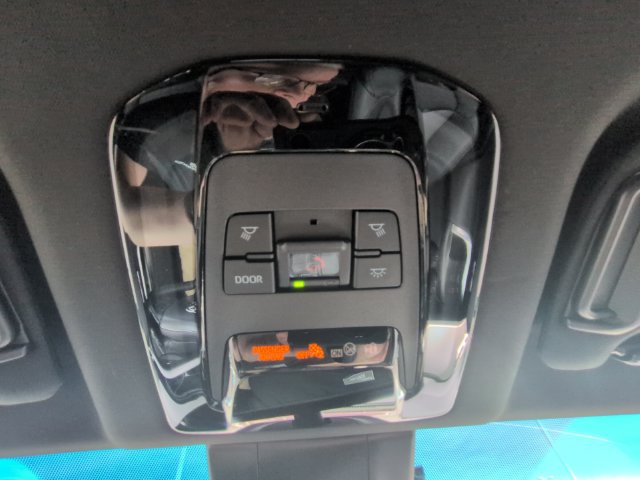 Used 2023 Toyota Venza XLE AWD/4WD image 32