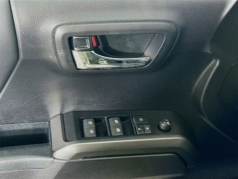 Used 2021 Toyota Tacoma TRD Off-Road image 15