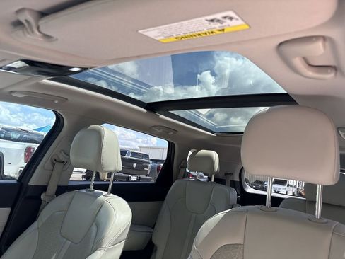 Used 2023 Kia Sorento SX FWD image 19