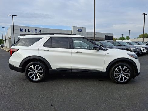 Used 2025 Ford Explorer ST-Line AWD/4WD image 7