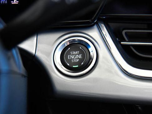 Used 2025 Chevrolet Trax LT w/ LT Convenience Package image 27