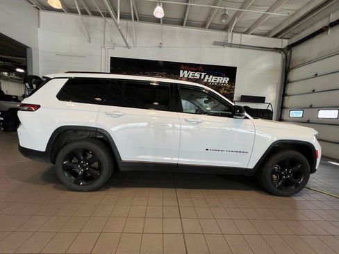 Used 2024 Jeep Grand Cherokee L Limited w/ Black Appearance Package AWD/4WD image 14