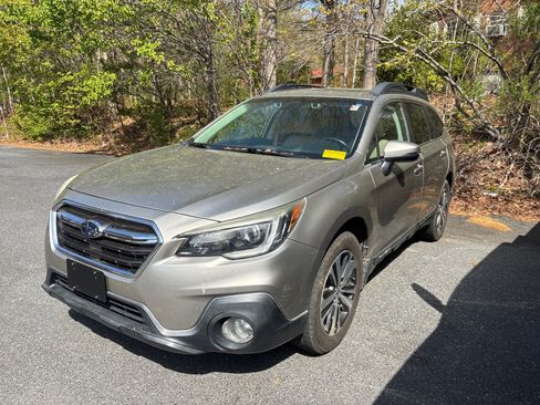 Used 2018 Subaru Outback 2.5i Limited image 1