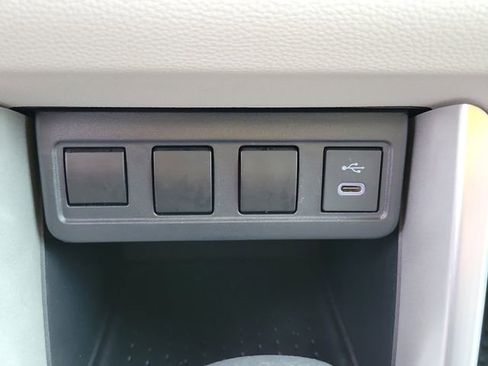 Used 2024 Toyota Corolla Cross L image 32