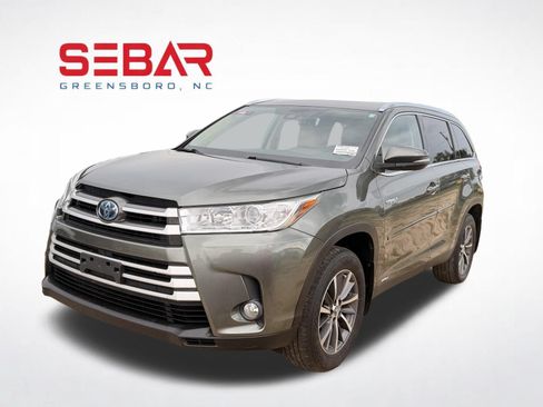 Used 2019 Toyota Highlander XLE AWD/4WD image 1
