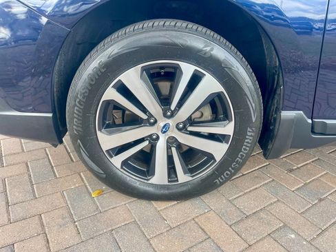 Used 2018 Subaru Outback 3.6R Limited AWD/4WD image 9