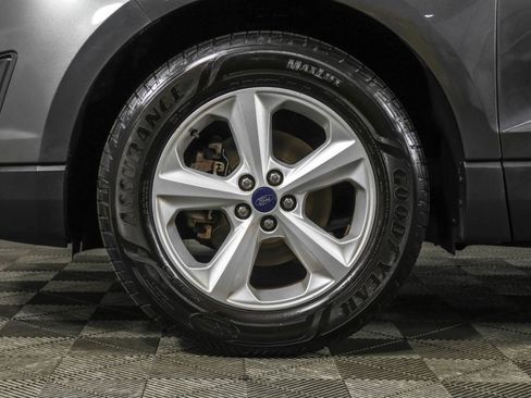 Used 2018 Ford Edge SE image 19