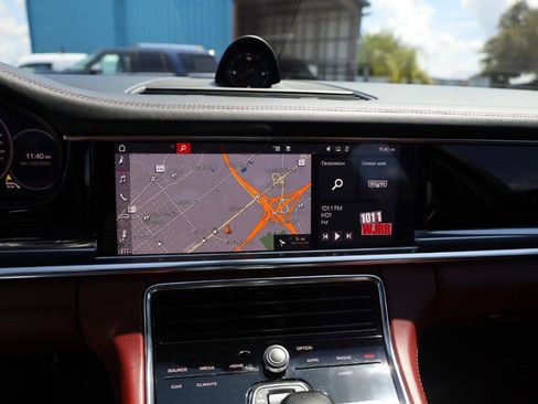 Used 2020 Porsche Panamera 4S image 12