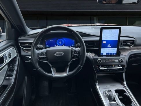 Used 2020 Ford Explorer Platinum w/ Premium Technology Package image 12