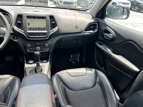 Used 2022 Jeep Cherokee Trailhawk w/ Sun, Sound & Nav Group AWD/4WD image 11