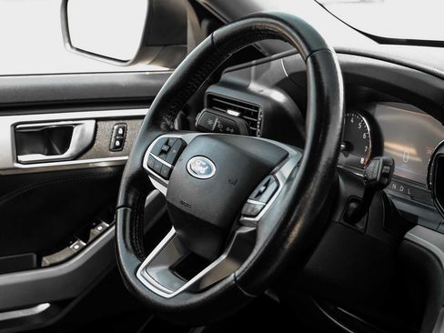 Used 2021 Ford Explorer XLT RWD image 16