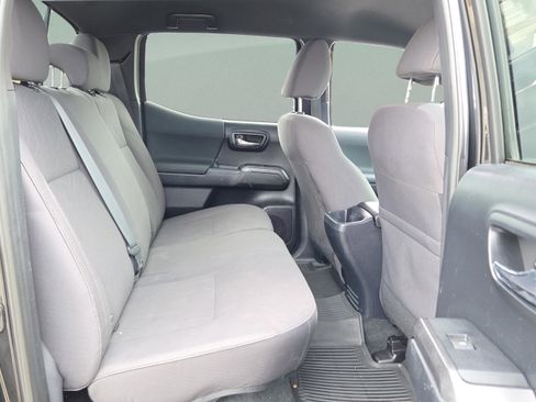 Used 2018 Toyota Tacoma TRD Sport w/ Technology Package image 17