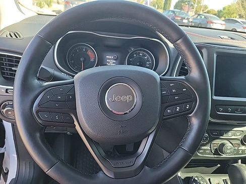 Used 2020 Jeep Cherokee Trailhawk image 23