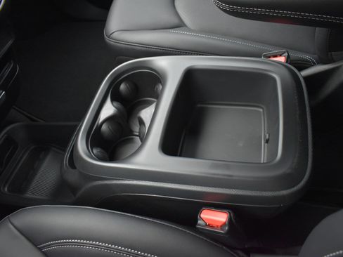 New 2026 Chrysler Voyager LX image 31