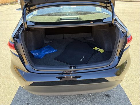 Used 2025 Toyota Corolla LE image 18