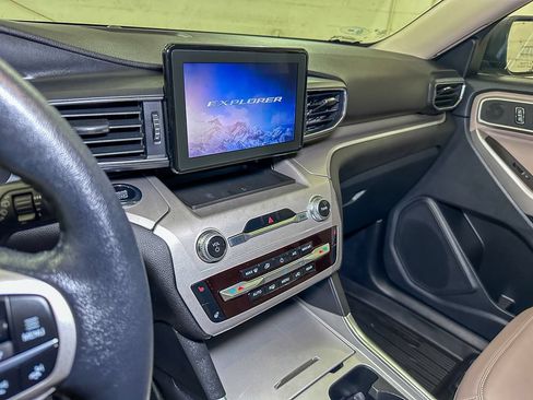 Certified 2022 Ford Explorer XLT w/ Equipment Group 202A AWD/4WD image 45