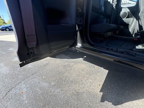 Used 2011 Chevrolet Colorado W/T image 40