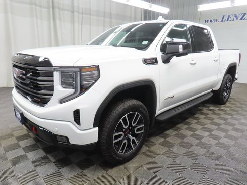 Used 2025 GMC Sierra 1500 AT4 w/ AT4 Premium Package AWD/4WD image 9