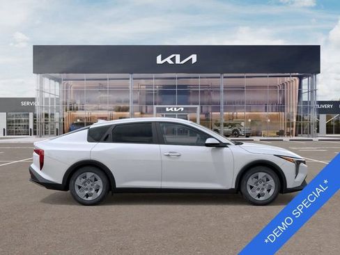 New 2025 Kia K4 LX image 7