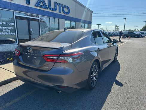 Used 2022 Toyota Camry XLE image 4