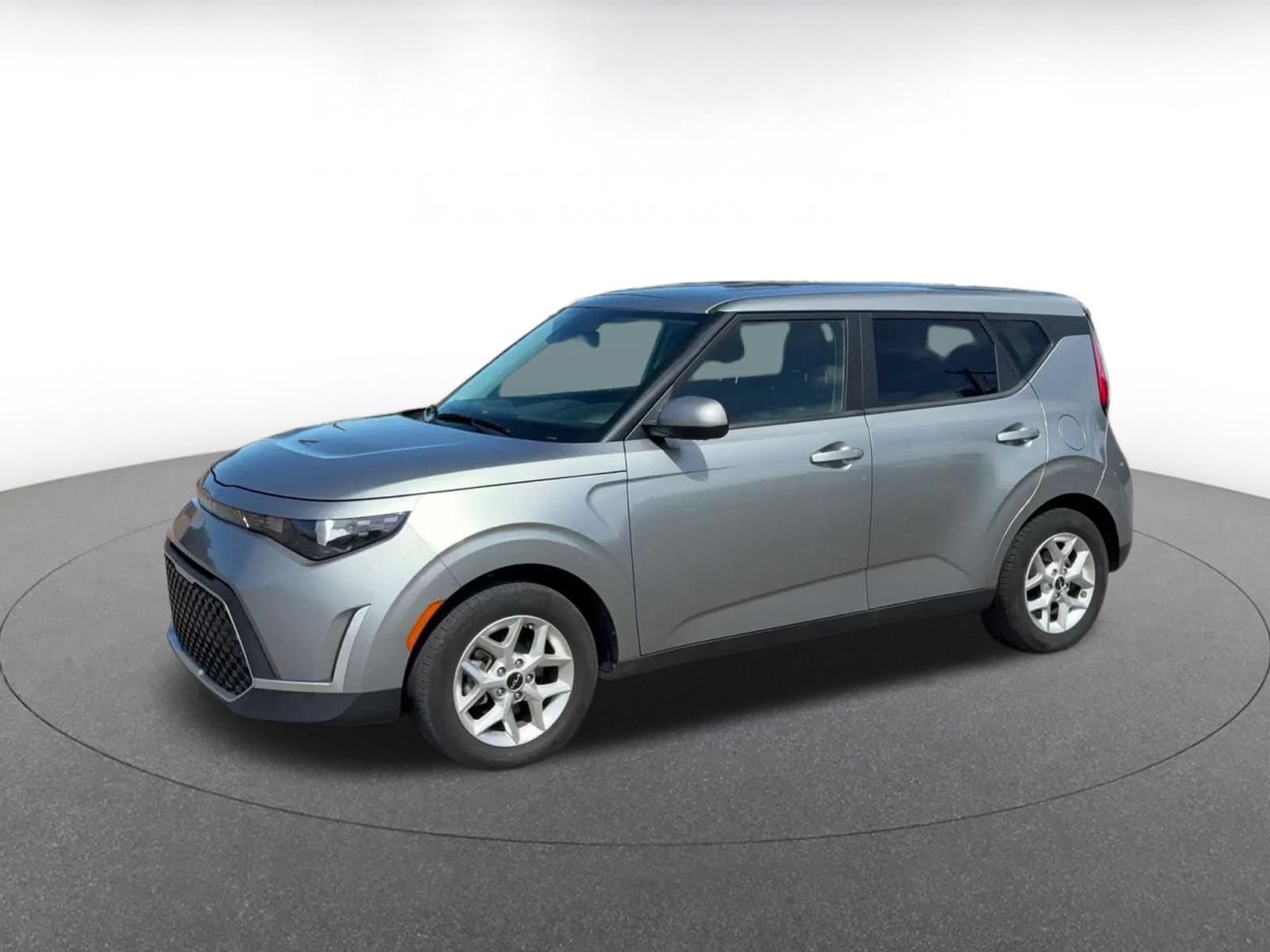 Used 2025 Kia Soul LX w/ LX Technology Package FWD image 7