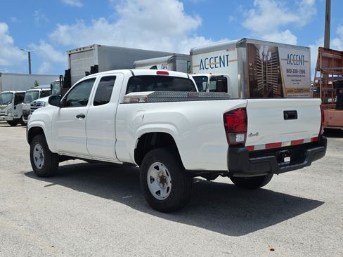Used 2021 Toyota Tacoma SR AWD/4WD image 5