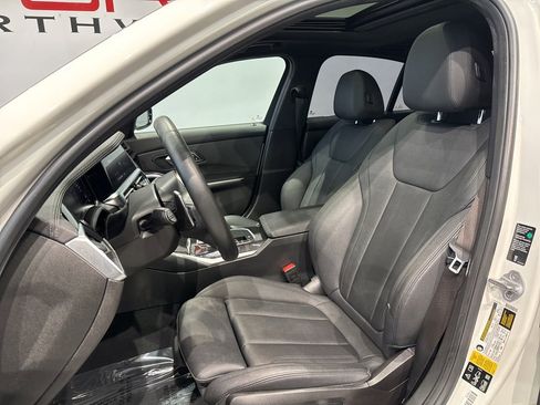 Used 2021 BMW 330i xDrive Sedan w/ M Sport Package image 13