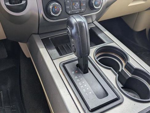 Used 2016 Ford Expedition XLT w/ Equipment Group 202A RWD image 15