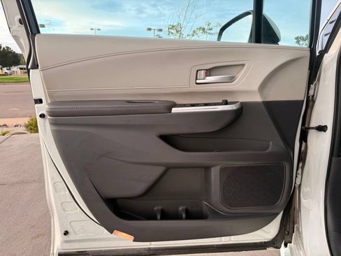 Used 2023 Toyota Sienna XLE w/ XLE Plus Package AWD/4WD image 11