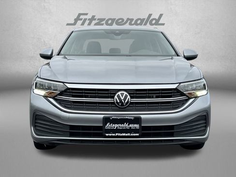Used 2024 Volkswagen Jetta SE image 5