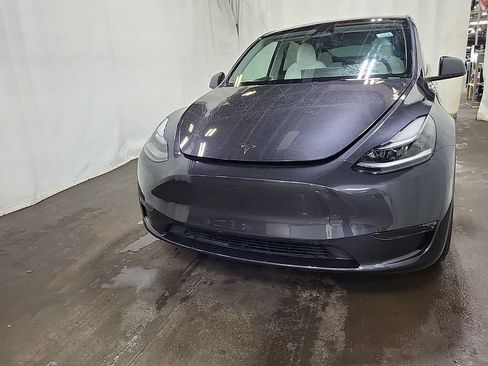 Used 2024 Tesla Model Y Performance AWD/4WD image 2