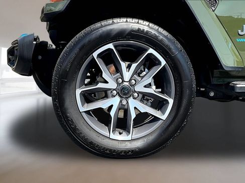 Used 2024 Jeep Wrangler Unlimited w/ Convenience Group AWD/4WD image 31