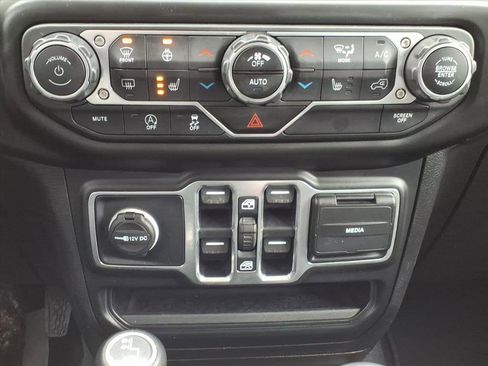 Used 2020 Jeep Wrangler Unlimited Sahara w/ Uconnect 4C Nav & Sound Group image 17