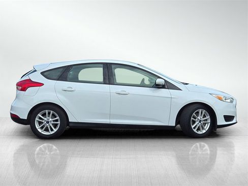Used 2017 Ford Focus SE image 3