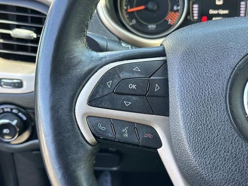 Used 2015 Jeep Cherokee Latitude w/ Cold Weather Group FWD image 27
