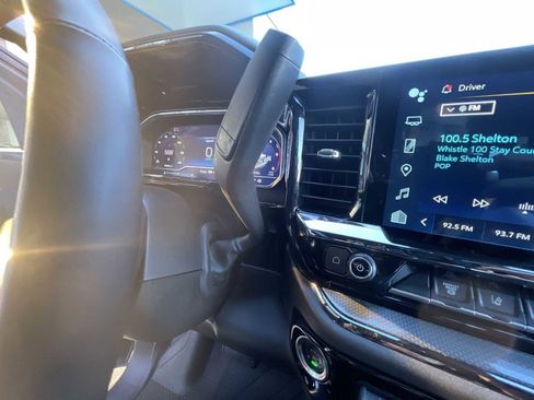 Used 2025 Chevrolet Silverado 2500 ZR2 w/ Technology Package image 15