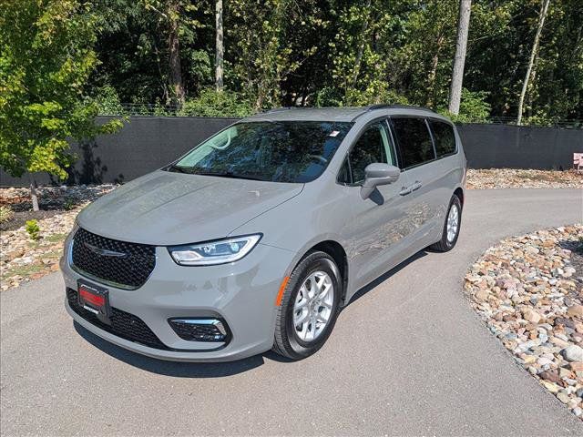 Used 2022 Chrysler Pacifica Touring-L w/ Uconnect Theater Family Group FWD image 1