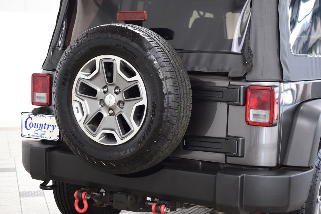 Used 2017 Jeep Wrangler Unlimited Rubicon w/ Connectivity Group AWD/4WD image 22