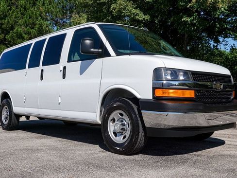 Used 2017 Chevrolet Express 3500 LT w/ LT Preferred Equipment Group RWD image 4