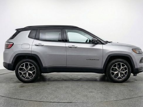 Used 2025 Jeep Compass Limited image 11