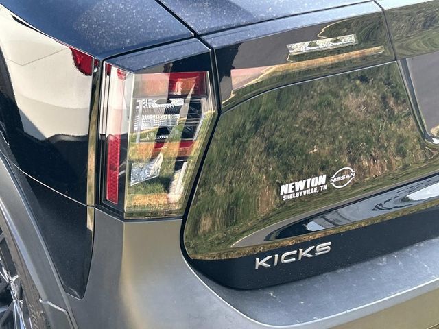 Used 2025 Nissan Kicks SR FWD image 9