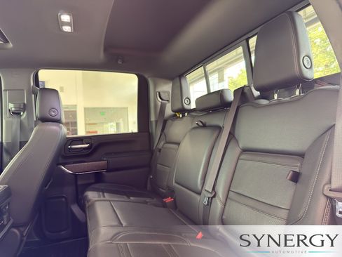 Used 2023 GMC Sierra 2500 Denali w/ Denali Black Diamond Edition AWD/4WD image 29