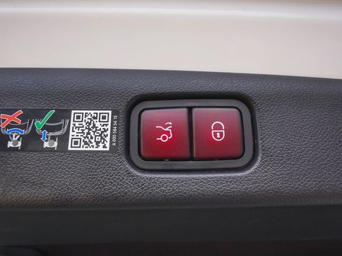 Used 2025 Mercedes-Benz E 350 4MATIC Sedan image 48