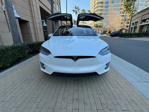 Used 2018 Tesla Model X 75D AWD/4WD image 2