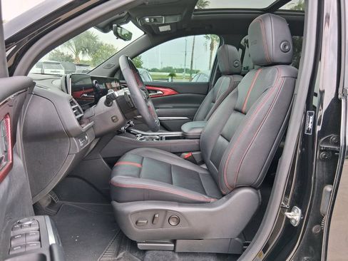Used 2024 Chevrolet Traverse RS w/ LPO, Floor Liner Package FWD image 21