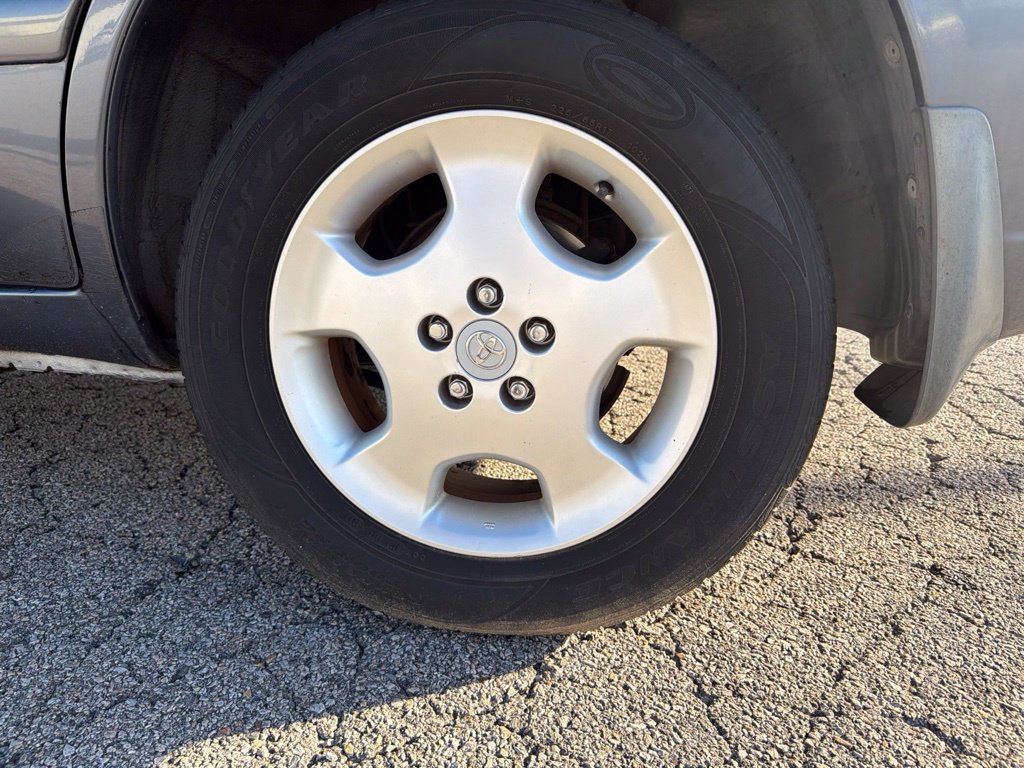 Used 2005 Toyota Highlander 4WD V6 w/ 3rd Row image 12