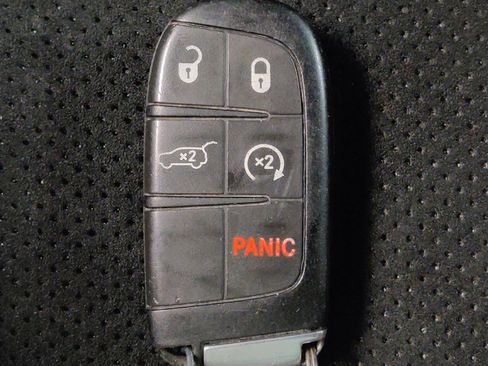 Used 2018 Jeep Grand Cherokee Altitude RWD image 32