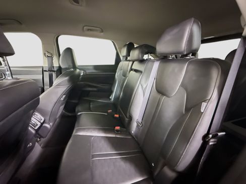 Used 2024 Kia Sorento S image 25