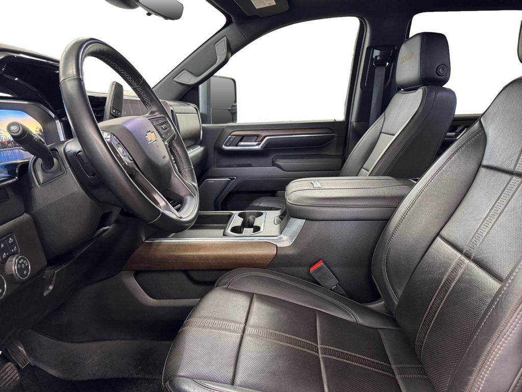 Used 2024 Chevrolet Silverado 3500 High Country w/ High Country Premium Package AWD/4WD image 10