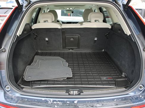 Used 2023 Volvo XC60 B5 Core image 13